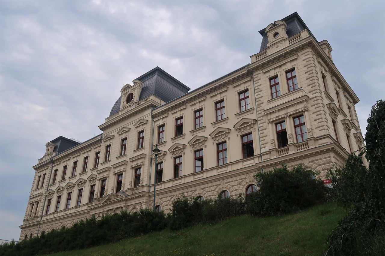 Historická budova Okresního soudu Plzeň-město v Nádražní ulici v Plzni